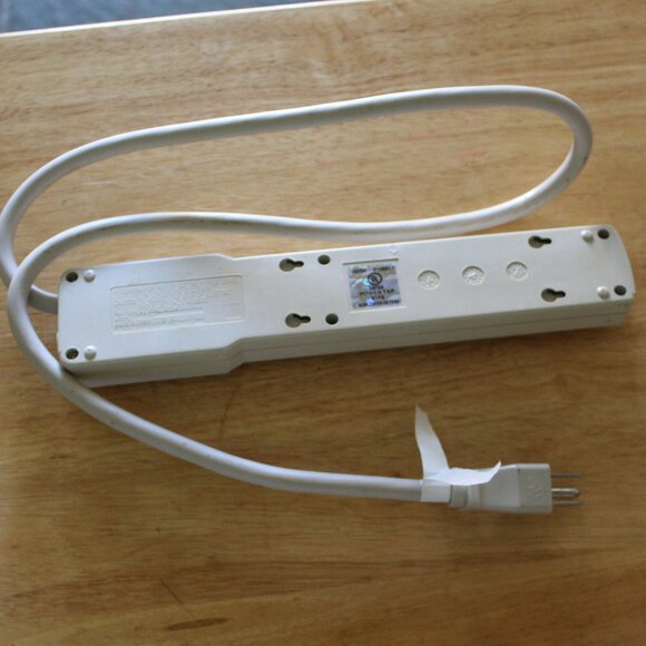 POWER SENTRY SURGE PROTECTOR Heavy Duty 6 plug 125V Indoor Use Only - Picture 2 of 2